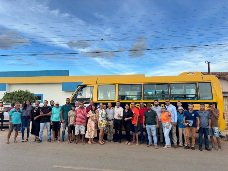 Município de Mulungu do Morro recebe novo ônibus escolar para reforço na frota