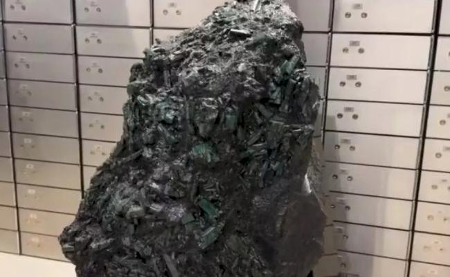 Esmeralda de R$ 2 bilhões encontrada na Bahia aguarda arremate de leilão guardada em bunker de São Paulo