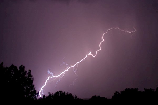 Em apenas três dias, Bahia registra 150 mil descargas elétricas e segue sob risco de temporais